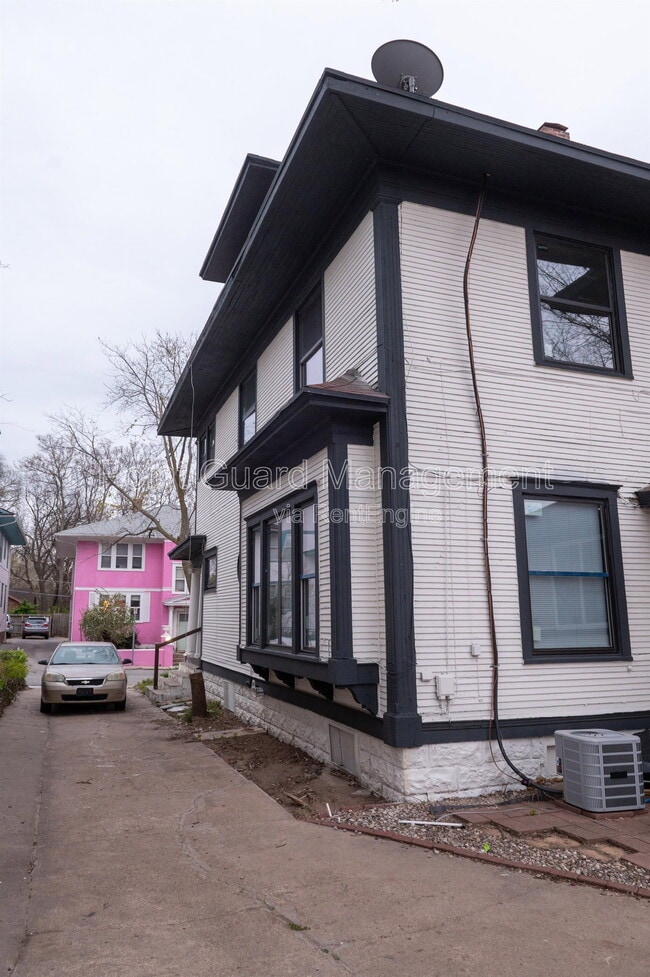 Building Photo - 3224 E Oakland Ave