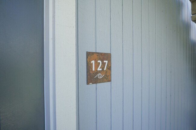 Building Photo - 127 Schooner Ct