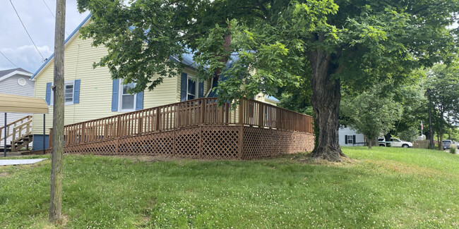 Primary Photo - 100 Cedar Street