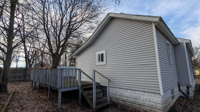 Building Photo - Charming 3-bedroom, 1-bathroom home located in the heart of Akron