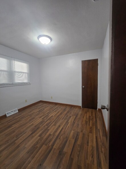 Building Photo - 804 N Grand Ave W