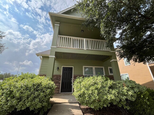 Building Photo - 20702 Settlers Lake Cir N