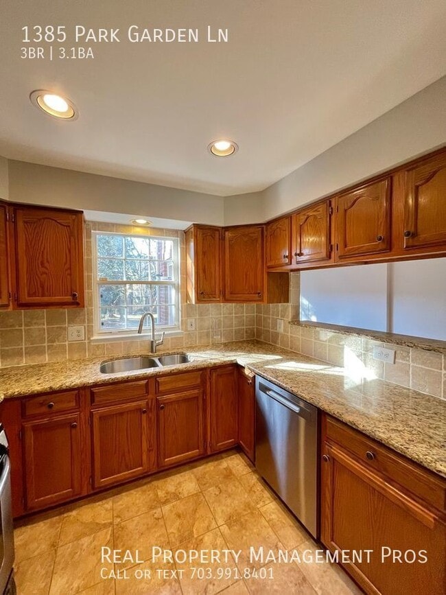 Building Photo - 1385 Park Garden Ln