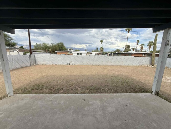 Building Photo - 8133 E 6th St