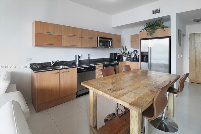 Building Photo - 350 S Miami Ave