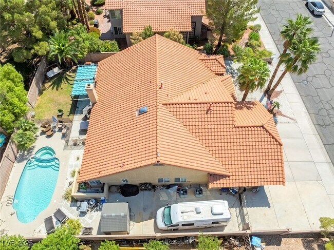 Building Photo - 8628 Highacre Dr