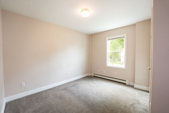 Building Photo - 616 Main St