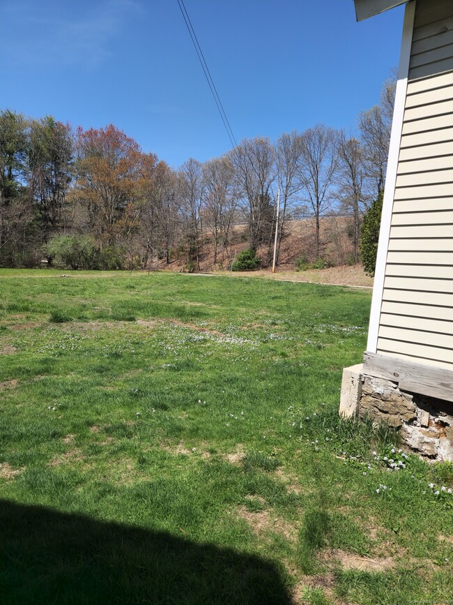 Building Photo - 361 Linwood Cemetery Rd