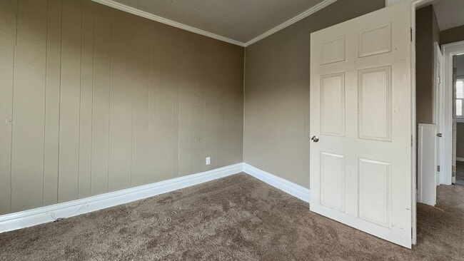 Building Photo - 2744 5th Ave