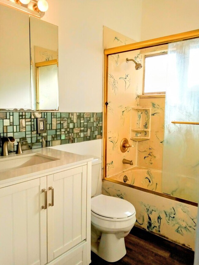 Building Photo - Refurbished 3bd Single Story House With Carport & Large Yards