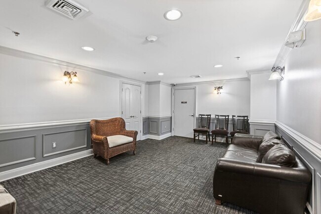 Building Photo - 318 54th St