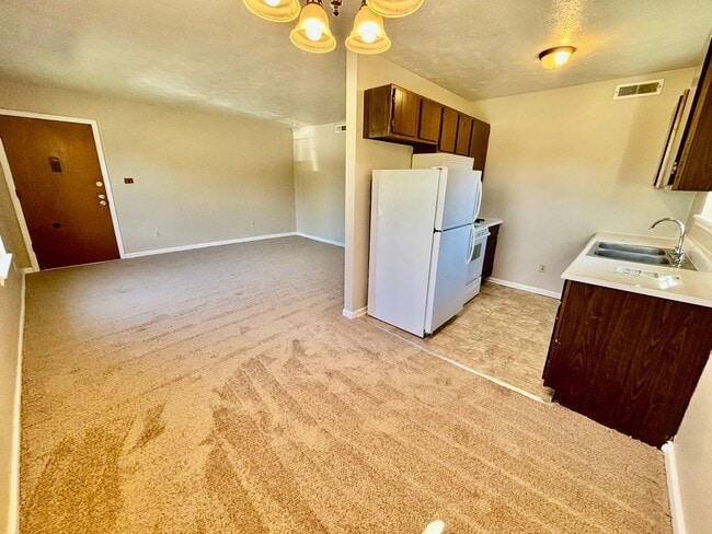 Building Photo - Two bedroom with new carpet! 1/2 off Dec!