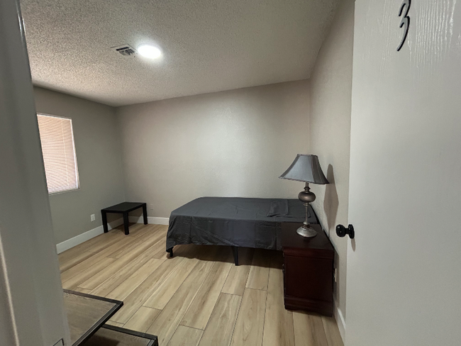 Building Photo - 4321 Mott Cir
