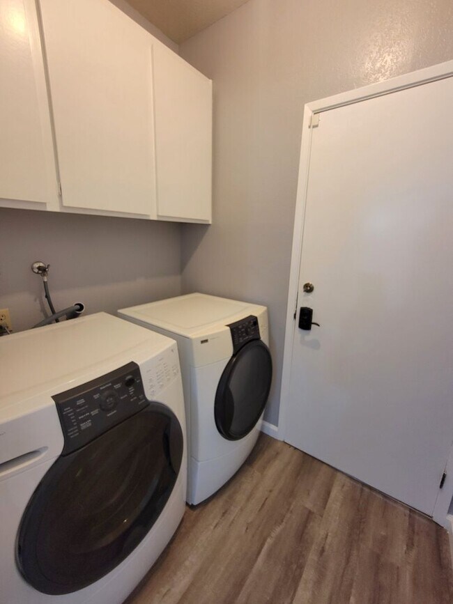Building Photo - Spacious Beauty with Remodeled Kitchen and...