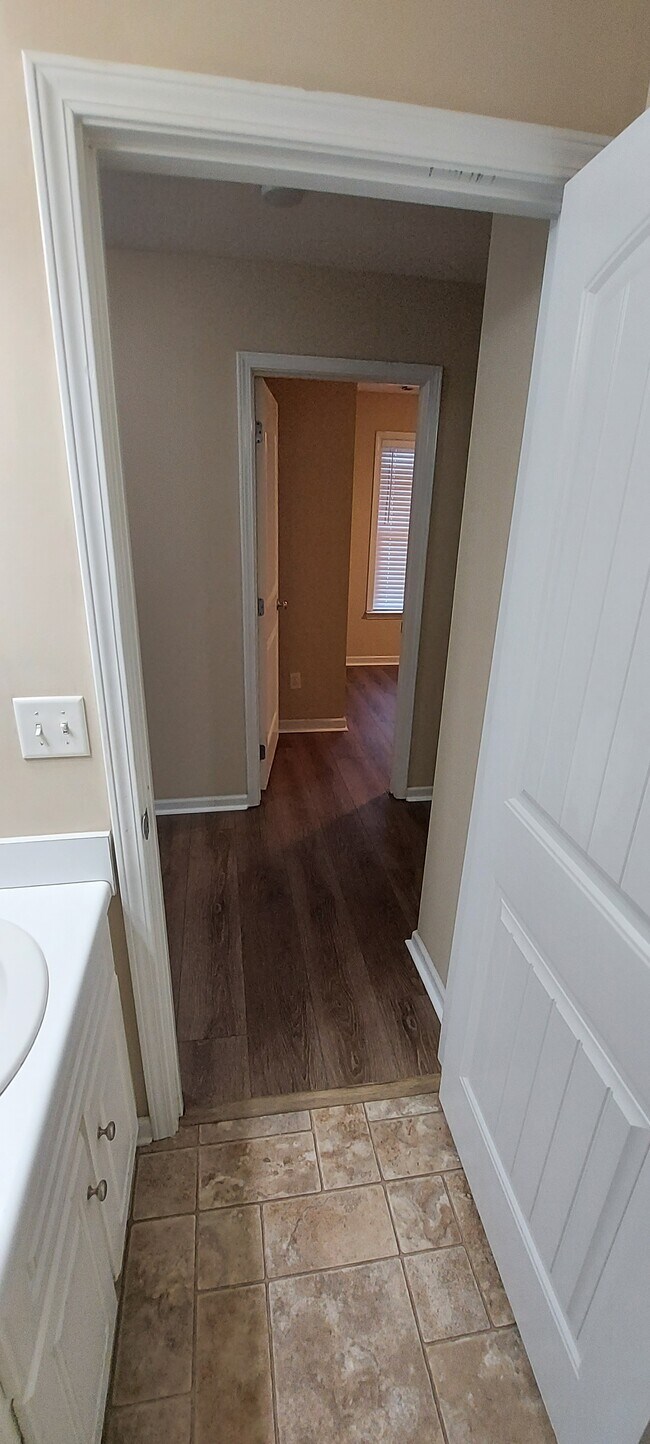 Building Photo - 16210 Stone Ridge Pkwy