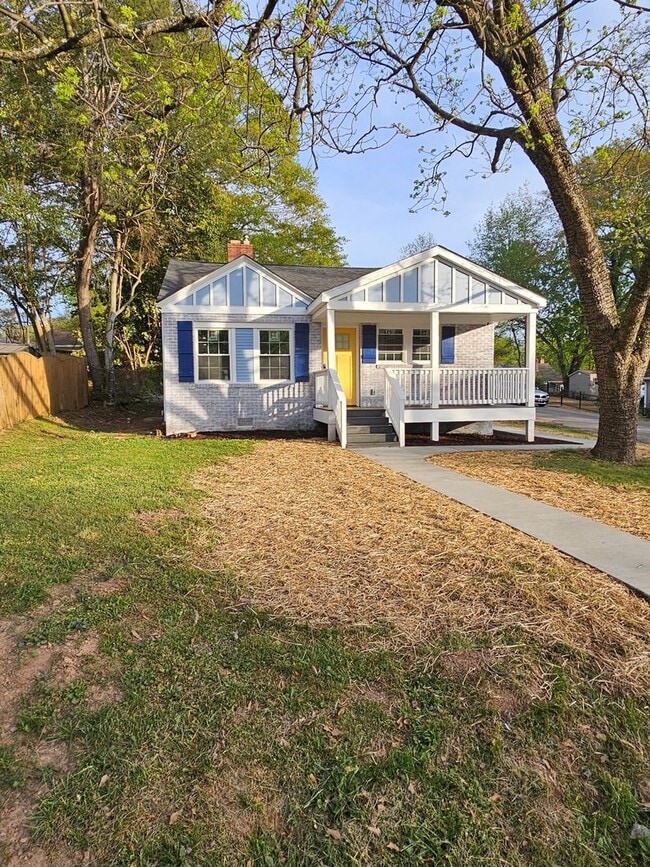 Building Photo - Beautifully Renovated 3 bedroom/3 bath**Historic Overbrook
