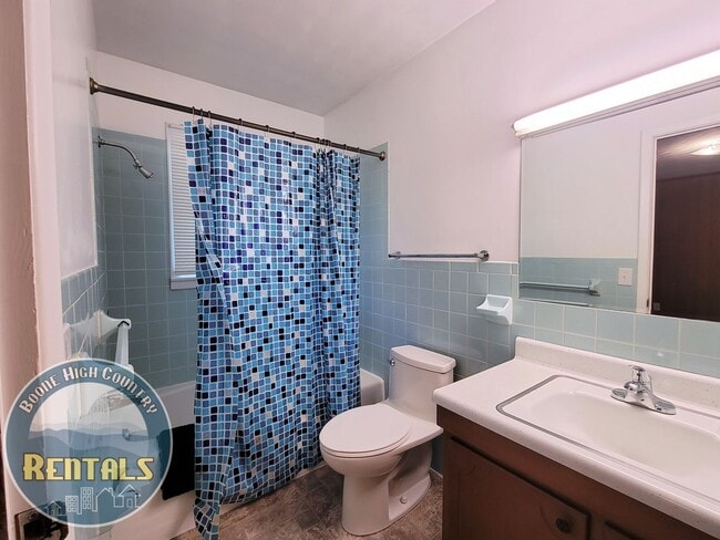 Building Photo - 3bd/2ba Ranch House Next to Watauga Medical Center