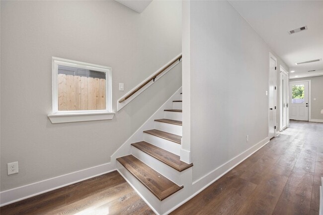 Building Photo - 8006 Sunbury St