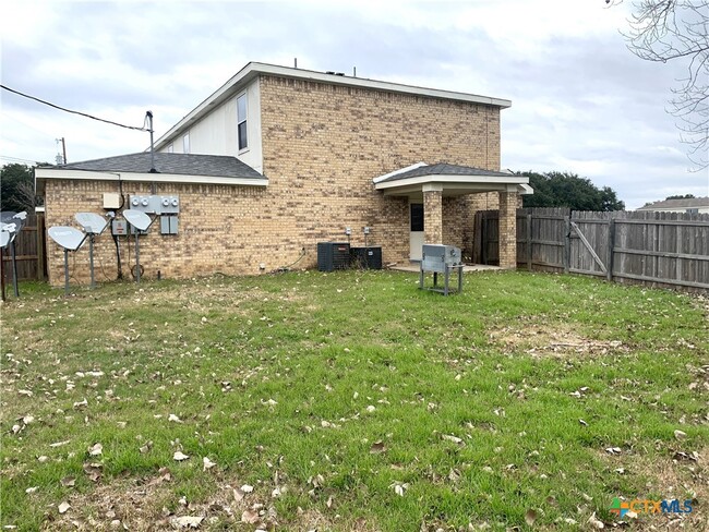 Building Photo - 105 Valley Cir