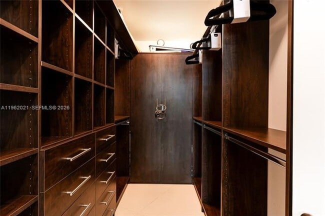 Building Photo - 15901 Collins Ave