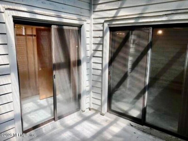 Building Photo - 5449 Fort Caroline Rd