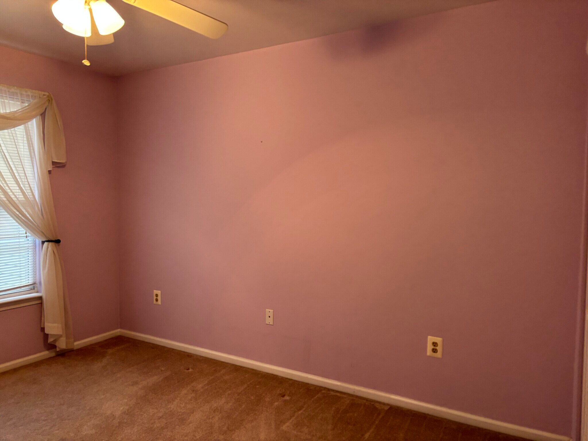 Building Photo - 637 Muhlenberg Dr