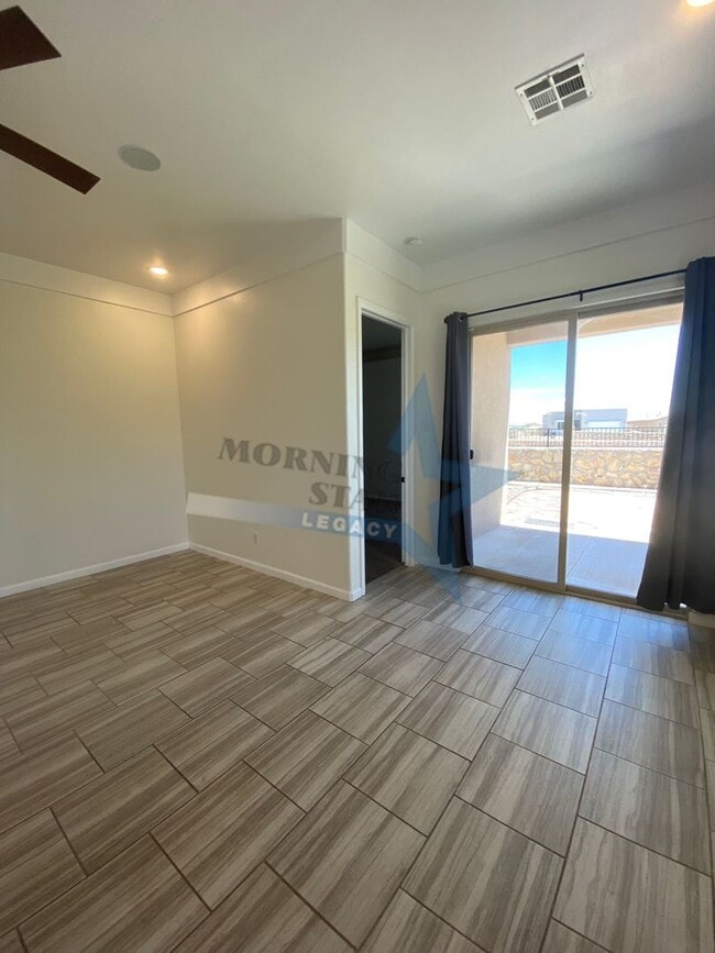 Building Photo - Stunning 4 bedroom, 2.5 bath house - 3 car...