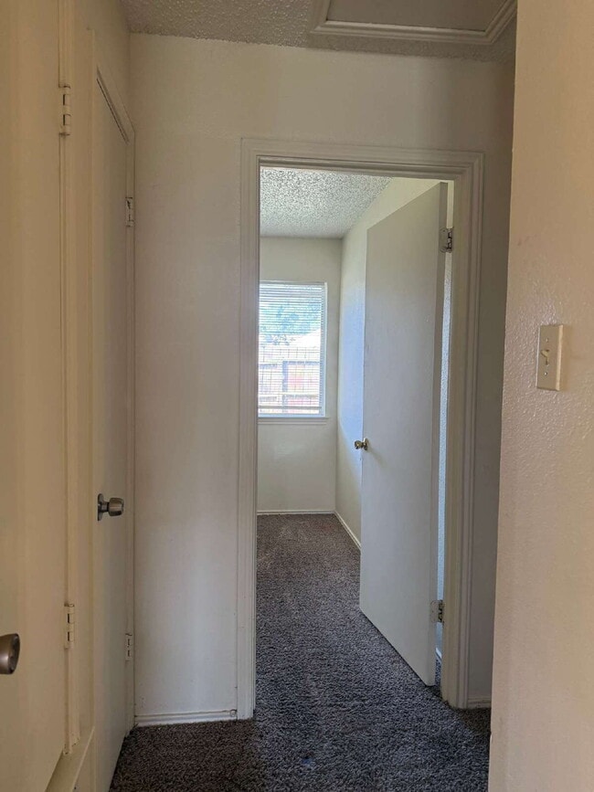 Building Photo - Affordable Three Bed/Two Bath in Leon Vall...