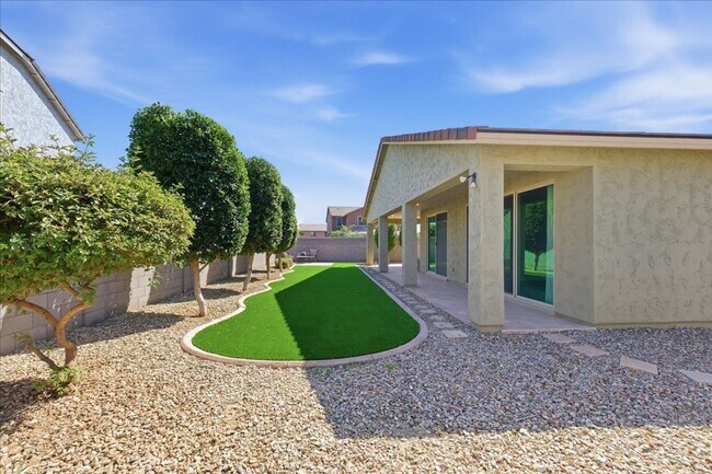 Building Photo - 2225 N 140th Dr