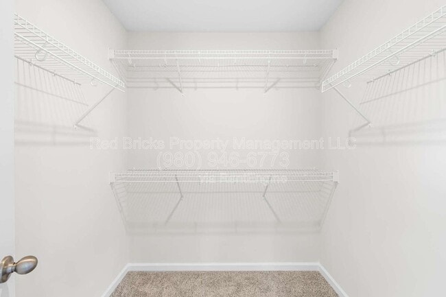 Building Photo - 2220 Belterra Dr