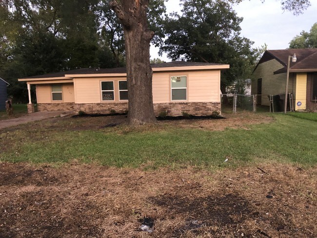 Building Photo - 8119 Rockford Dr