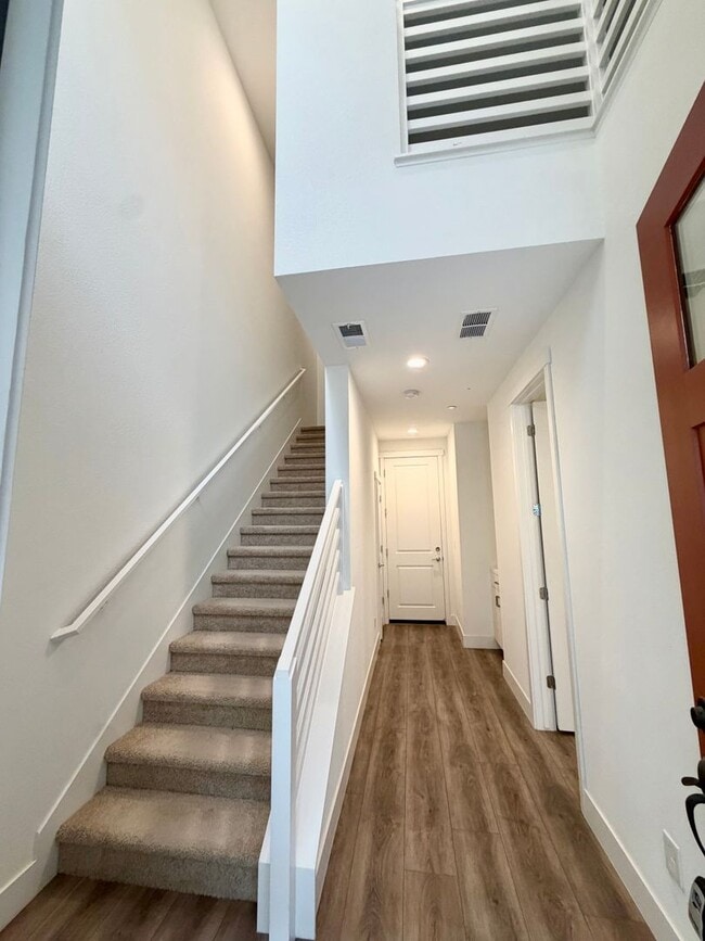 Building Photo - 37316 Suncrest St