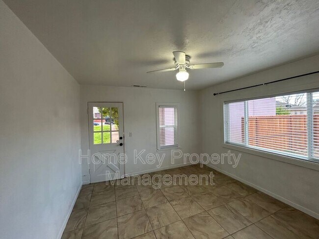 Building Photo - 116 S 100 W St