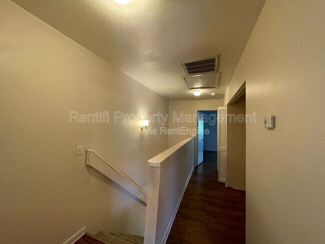 Building Photo - 2131 Crystal Dr