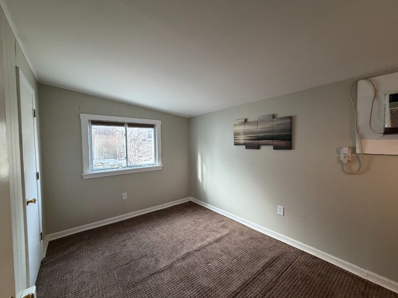 Building Photo - 231 Main St