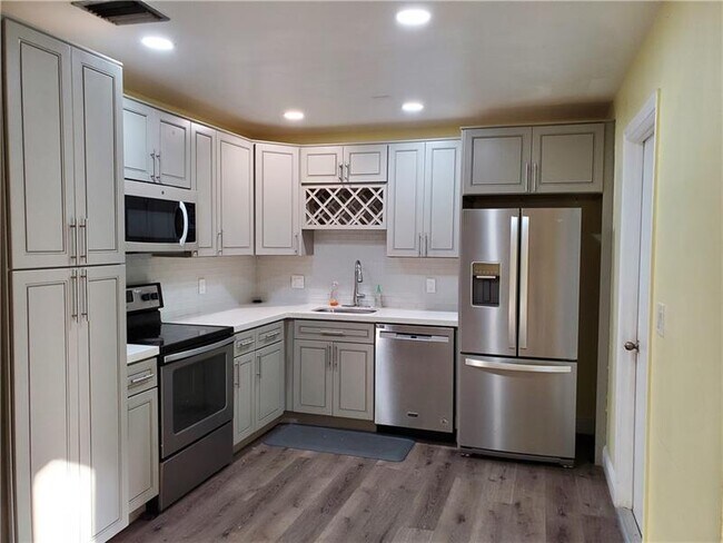 Building Photo - 4391 NW 75th Ave