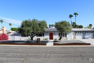 Building Photo - Palm Springs Paradise!