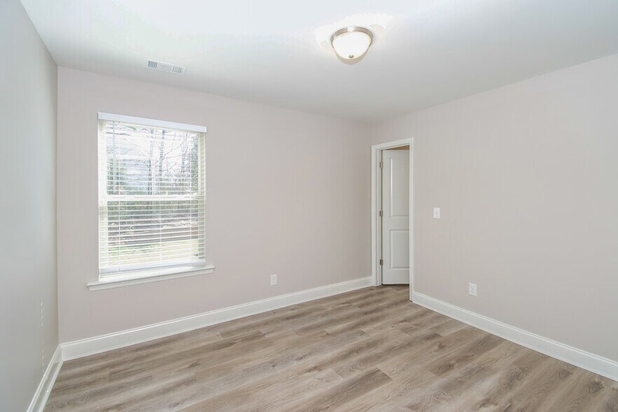 Building Photo - 313 Kenmore Ct