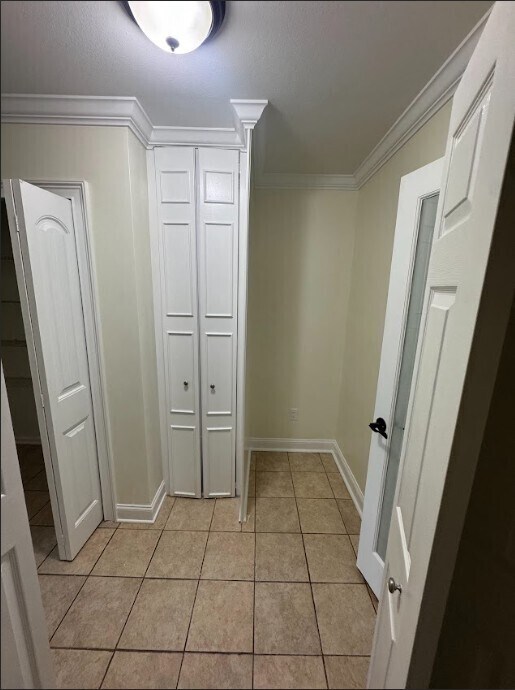 Building Photo - Spacious 3200+ sq. ft. home with large kit...