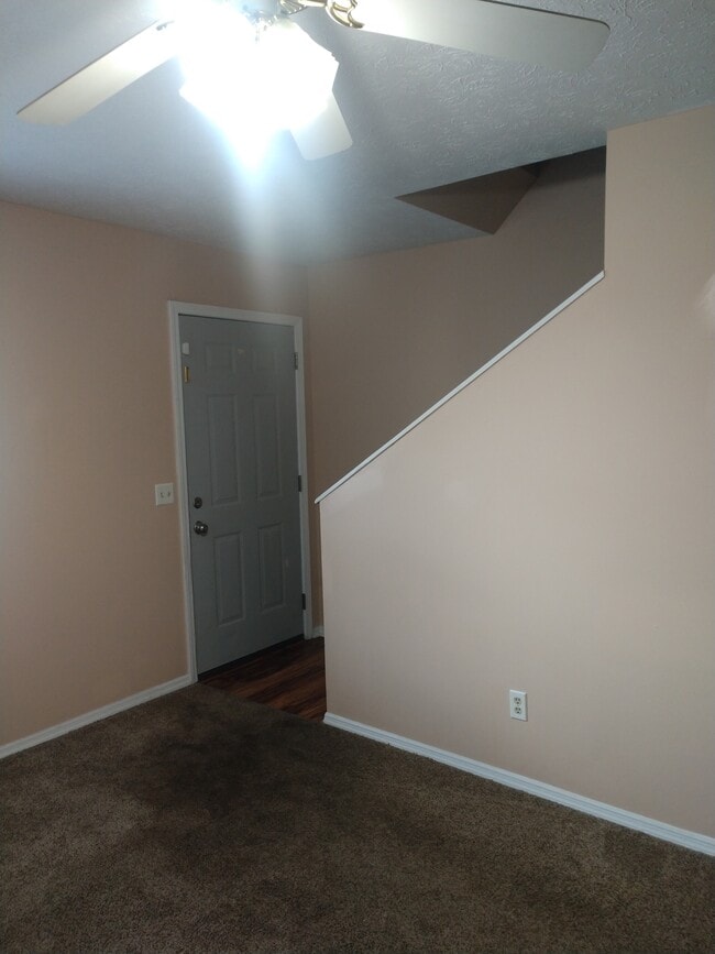 Building Photo - 1819 Summerhaven Ave