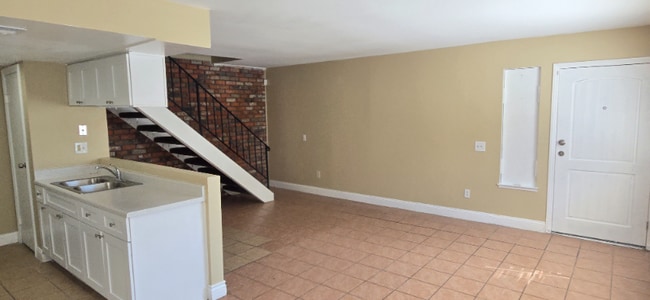 Building Photo - 3446 Rainbow Ln