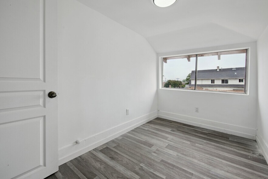 Building Photo - 635 W 53rd St