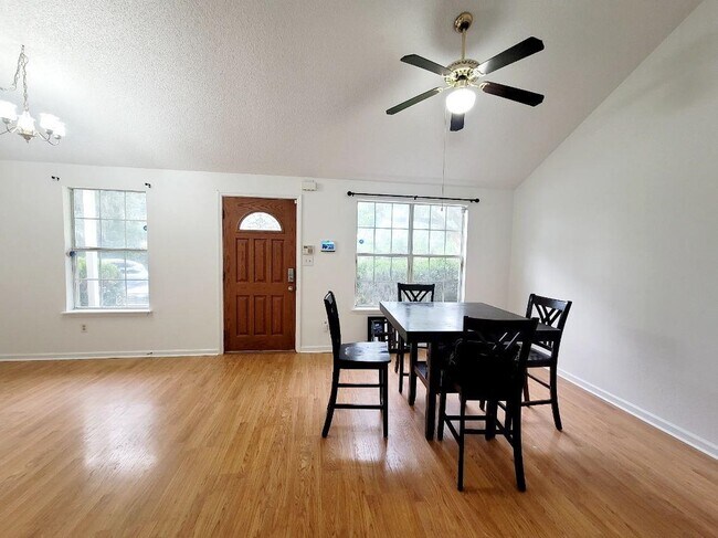 Building Photo - 1418 Glenda Dr