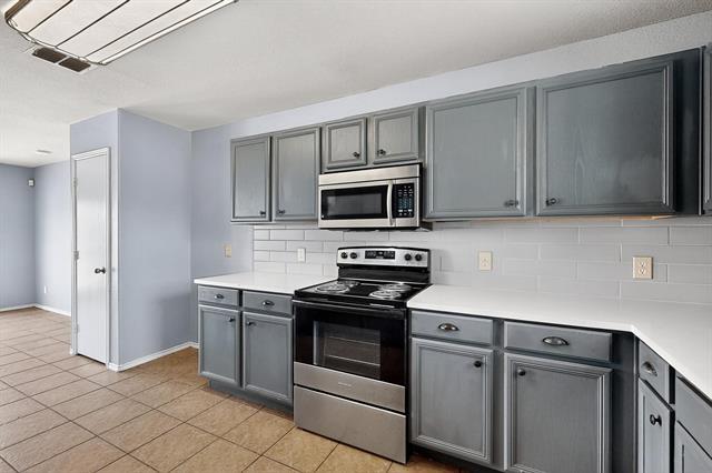 Building Photo - 621 Berry Tr