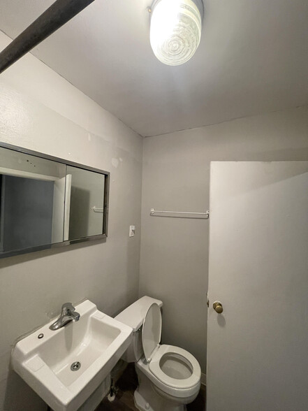 Building Photo - 2841 N Calvert St