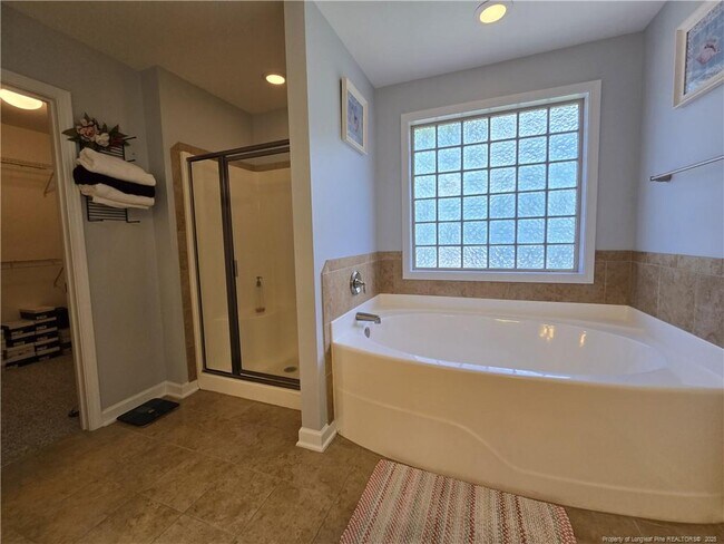 Building Photo - 410 Sedgefield Dr