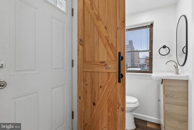 Building Photo - 441 Roxborough Ave