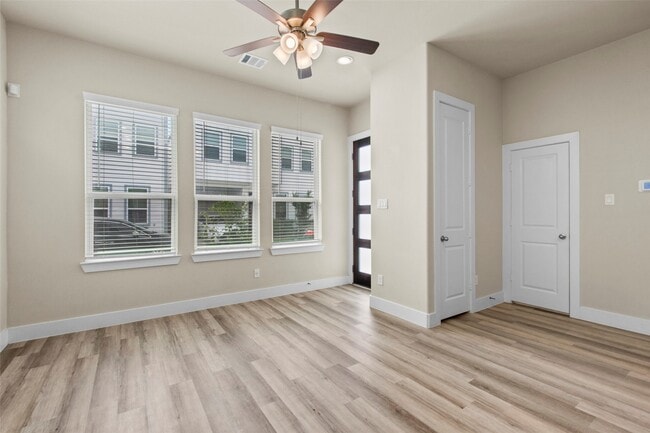 Building Photo - 9012 Lonestar Creekbend Ln