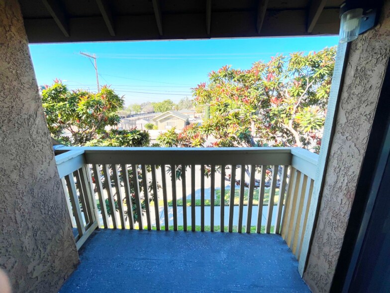 Building Photo - 360 N San Antonio Ave