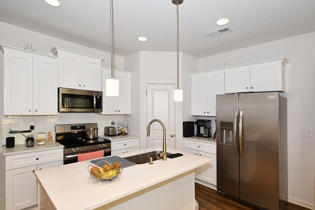 Building Photo - 2046 McDonald Dr